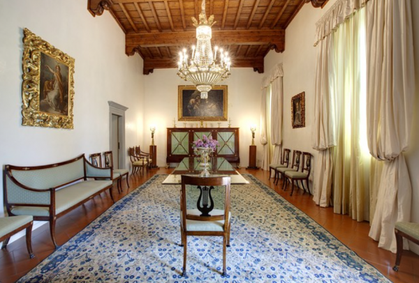 Villa dengan interior bergaya Renaissance dari Italia